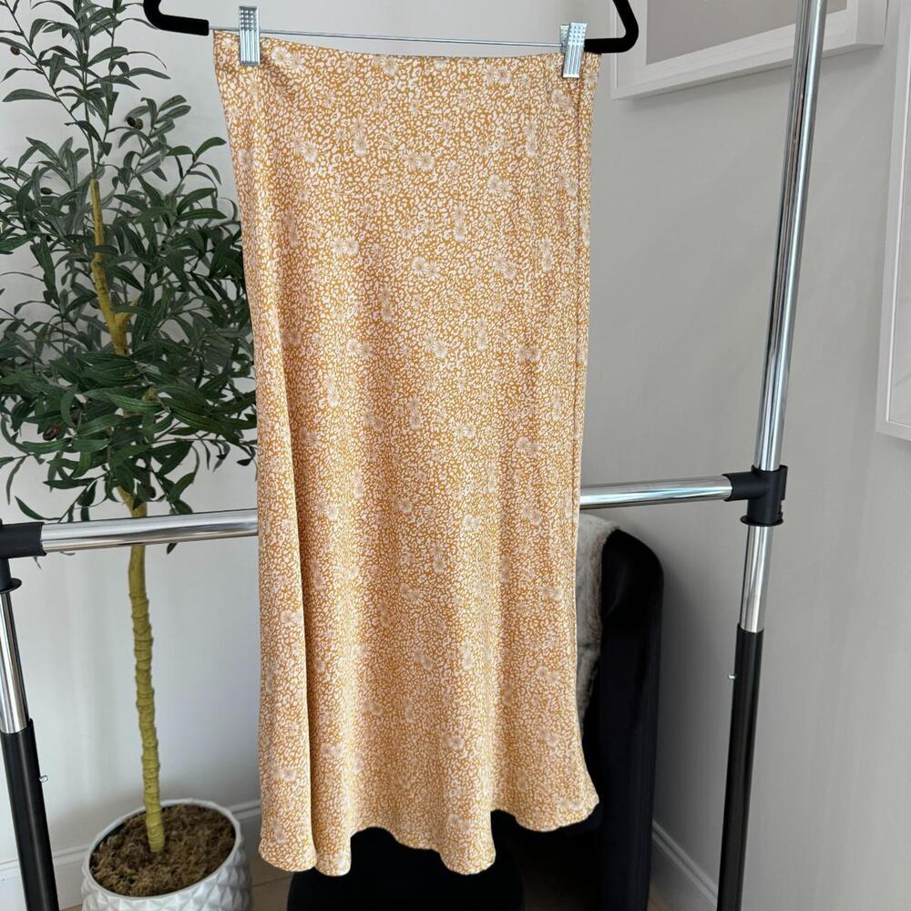 Silky Midi Skirt with subtle Floral Print